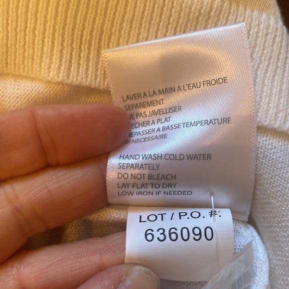 Women’s Tribal White Zippered Back Sweater - Picture 8 of 9